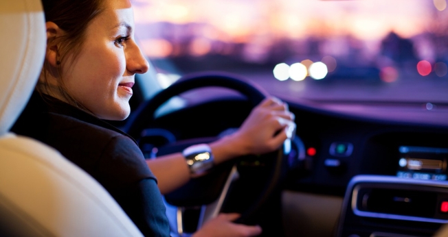 Imagem ilustrativa. Mulher usa Uber como oportunidade para evangelizar. (Foto: Reprodução)