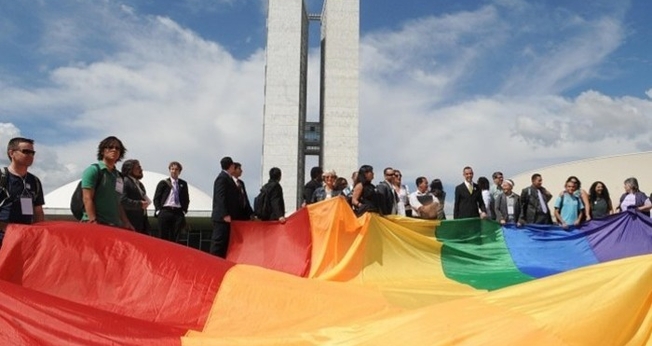 Militantes LGBT fazem manifesto a favor a favor dos direitos de pessoas trans em janeiro de 2018, em São Paulo. (Foto: GETTY IMAGES)