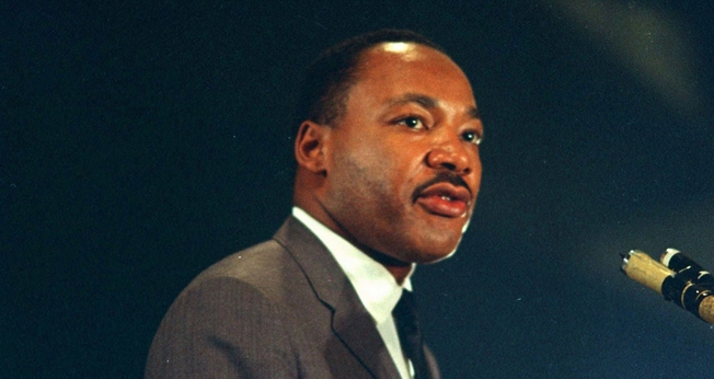 Embora o racismo ainda exista na América, Martin Luther King deixou um legado na nação. (Foto: Reprodução).