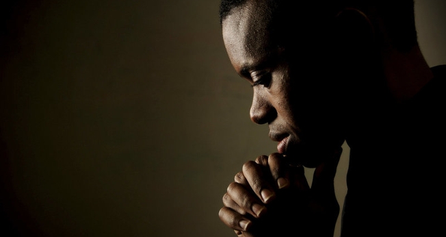Imagem ilustrativa. Pastor afirma que a falta de oração se tornou um pecado predominante na igreja. (Foto: Getty Images)