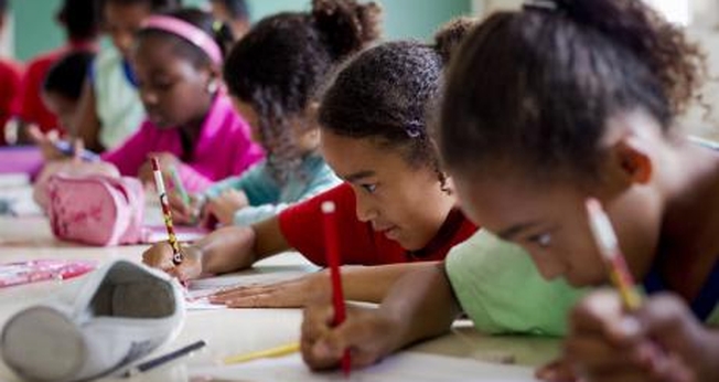 Crianças do interior do Ceará receberam a cartilha de prevenção contra o HPV. (Foto: uipi.com.br)