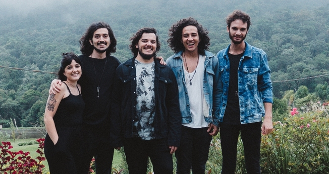 O clipe retrata momentos de solidão, desespero e dúvida. (Foto: Divulgação).