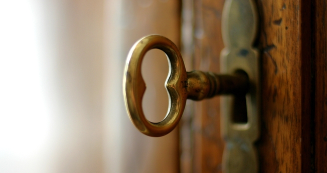 Chave na porta. (Foto: Pinterest)