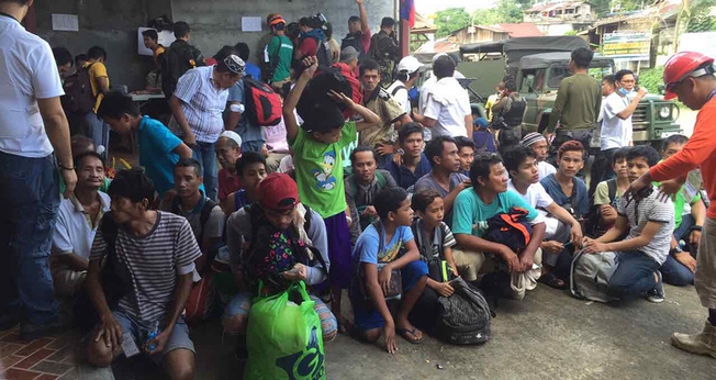Cerca de 50 mil pessoas ainda vivem em abrigos temporários. (Foto: Chiara Zambrano, ABS-CBN News).