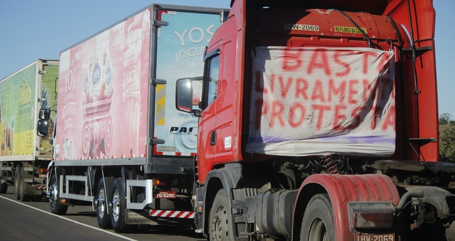 Diversos setores da sociedade têm sentido o impacto da greve dos caminhoneiros. (Foto: Marcelo Pinto/A Plateia)