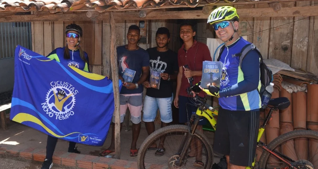 Os ciclistas tiveram apoio de cristãos locais. (Foto: ASN).