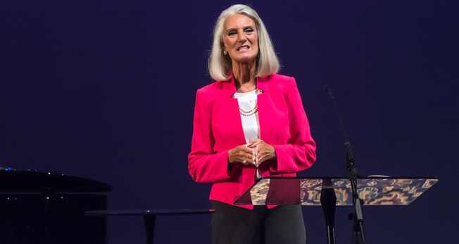 Para Anne Graham Lotz, a Igreja está "jogando fora a Palavra de Deus". (Foto: Reprodução)