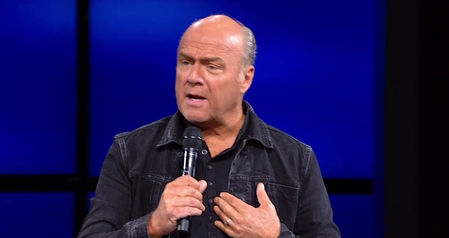 Greg Laurie respaldou seus comentários com versículos bíblicos. (Foto: Reprodução).