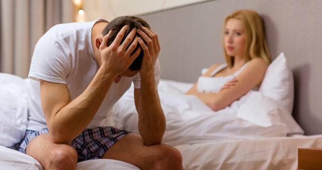 Como forma de lidar com essas frustrações, o sexo se torna uma busca incessante de prazer carnal e momentâneo que nunca satisfaz. (Foto: Getty)