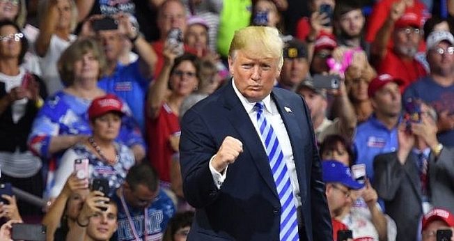 O presidente dos EUA, Donald Trump, em discurso no Charleston Civic Center, em Charleston. (Foto: AFP/Mandel Ngan)