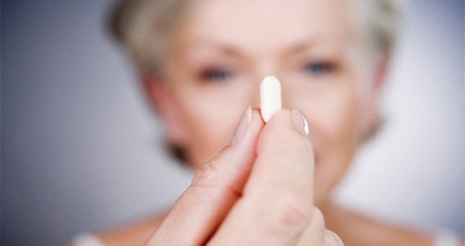 A reposição de hormônios não é exclusiva para o período da menopausa. (Foto: Reprodução)