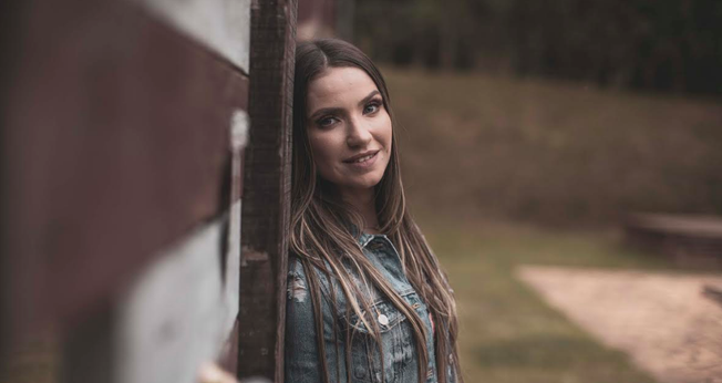 A mensagem central da canção é o relacionamento com Deus. (Foto: Divulgação).