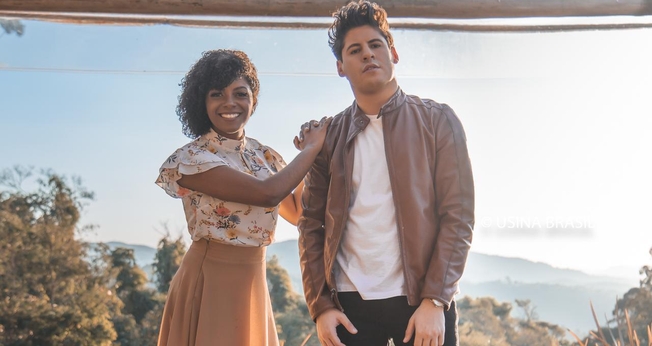 Marcos e Kemilly foram os personagens que retrataram as suas vidas no roteiro do clipe. (Foto: Divulgação).