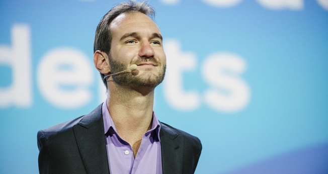 Nick Vujicic aconselhou uma mulher cristã que está enfrentando depressão a ajudar pessoas que também passam por dificuldades por meio do trabalho voluntário. (Foto: Reprodução).