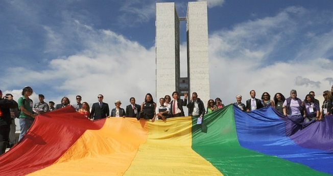 Os candidatos do PT, PSOL e PDT assinaram a Plataforma LGBTI+ Eleições 2018. (Foto: Reprodução)