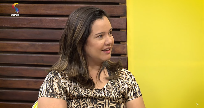 A teóloga Miriam Chaves diz que os pais devem deixar claro que a escola não pode ensinar as crianças a irem contra as Escrituras. (Foto: Reprodução).