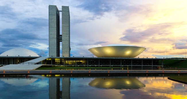 É preciso varrer essa podridão e ungir o novo governo. Limpar a casa e estabelecer um novo tempo de reconstrução. (Foto: Reprodução)
