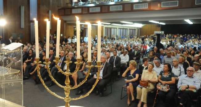 Sobreviventes radicados no Brasil participam de solenidade em homenagem às vítimas do Holocausto em 2018. (Foto: Eliana Assumpção)