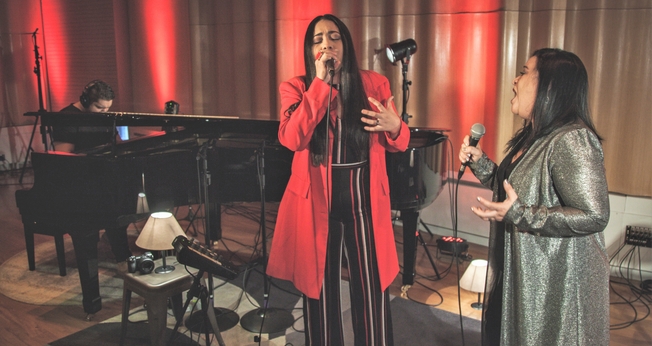 Mitt Ramos gravou o single "Espírito Santo / Santo Espírito" com sua mãe. (Foto: Divulgação)