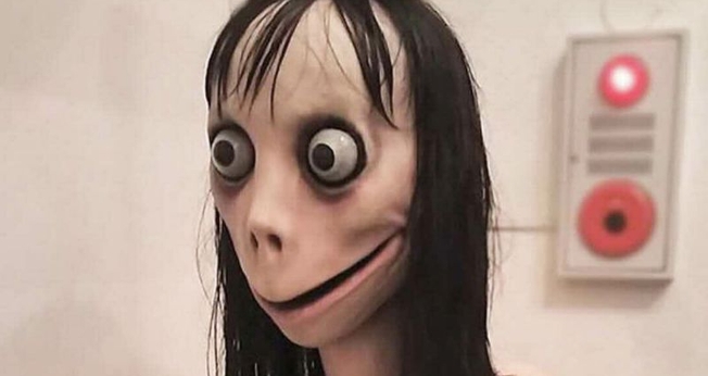 Personagem virtual Momo desafia crianças a cometerem suicídio. (Imagem: Rolling Stone)