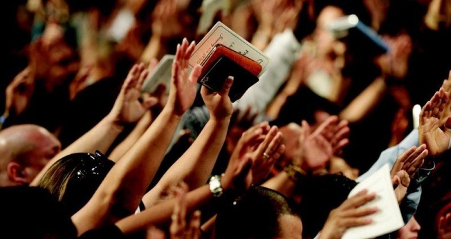 A fé é considerada o aspecto mais importante para grande parte dos brasileiros. (Foto: Reprodução)