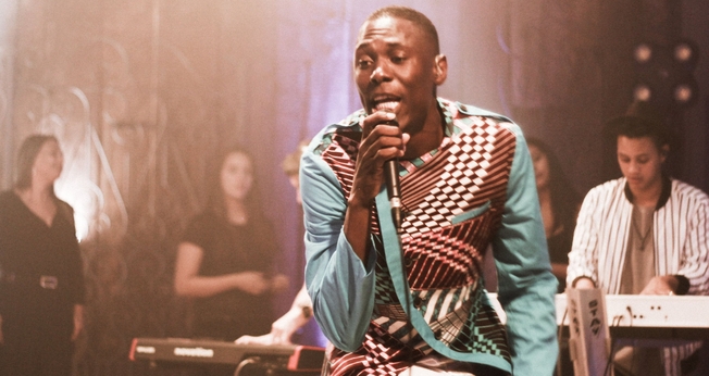 Vatimona Phetra é cantor angolano e recentemente assinou contrato com a Nova Fase Produções. (Foto: Divulgação)