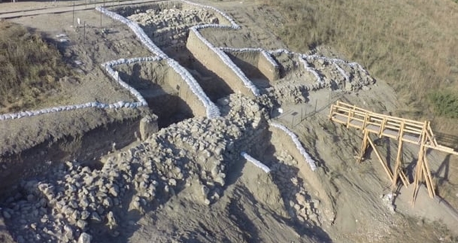 Local da escavação na antiga Laquis, em Israel. A cidade foi fortificada no tempo do rei Roboão. (Foto: Emil Aladjem)