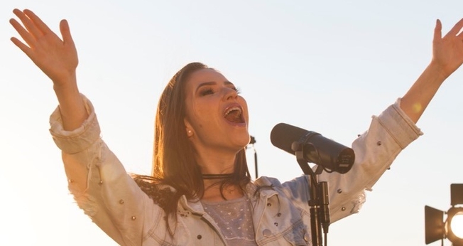 Camila Campos estará no palco principal da Expoevangélica 2019. (Foto: Divulgação)