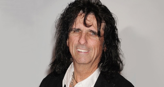 Com seu nome marcado no hall da fama do Rock, Alice Cooper hoje é um cristão convicto e ajuda jovens e adolescentes a abandonarem as drogas e a criminalidade. (Foto: Hard Force)