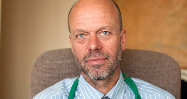 O Dr. Richard Scott está sendo investigado por envolver sua fé cristã nas consultas com pacientes. (Foto: Will Wintercross)