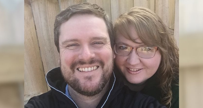 Pastor Robbie Willis e sua esposa, Anna May. Ele foi curado do mal de Parkinson através de uma oração. (Foto: AG News)