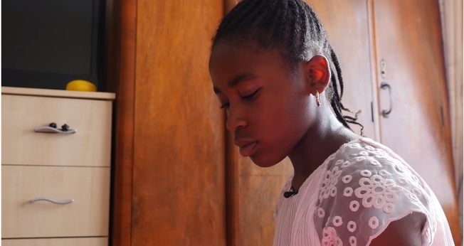 Kaysey foi suspensa de sua escola, após ter se recusado a participar de uma atividade LGBT em sala de aula. (Foto: Youtube / Reprodução)
