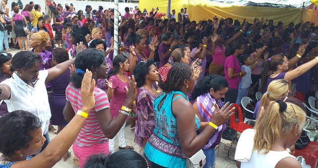 Mulheres se reúnem para na conferência Déboras 2019, em Cuba. (Foto: Reprodução/Alain Toledano Valiente)