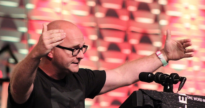 Adam Weber é pastor da Embrace Church, em Sioux Fall, Dakota do Sul, EUA. (Foto: Dakotas's Annual Confference)