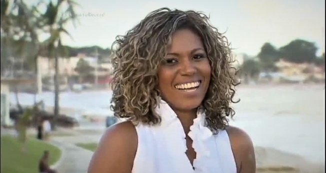 Débora Brasil falou sobre sua luta contra a depressão e a síndrome do pânico. (Imagem: R7 / Reprodução)