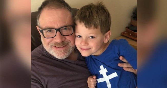 Jeff Younger (esquerda) e seu filho James. (Foto: Save James)