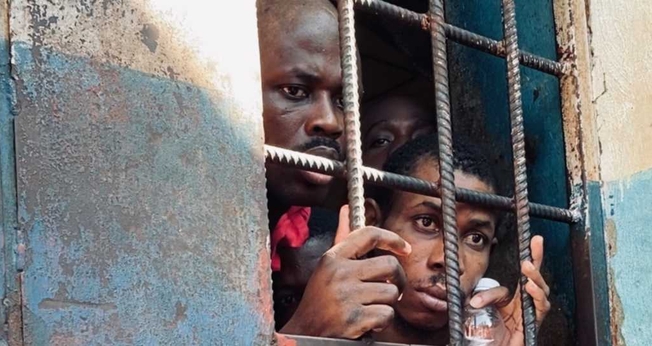 Imagens mostram situação precária de presídio no Haiti. (Foto: Kate Bartow)