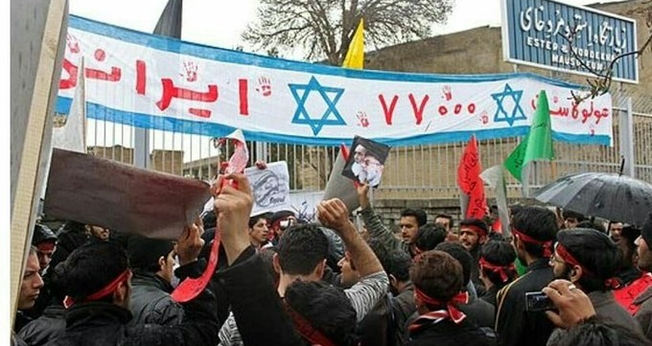 Estudantes islâmicos do Basij fazem manifestação no Irã. (Foto: ARAM)
