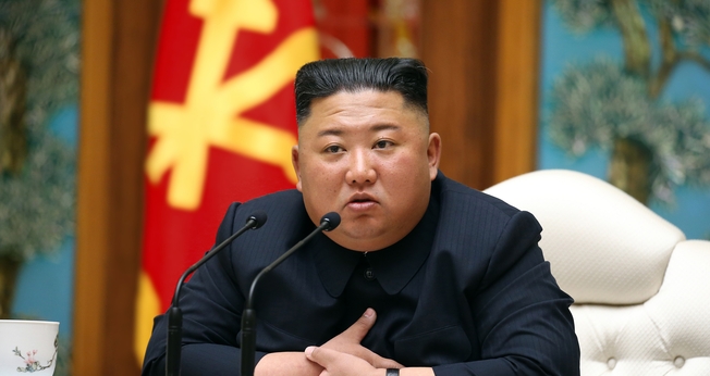 O líder norte-coreano Kim Jong-un, na última vez que foi visto em público, 11 de abril 2020, na reunião do Bureau Político do Partido dos Trabalhadores da Coreia. (Foto: Reuters)