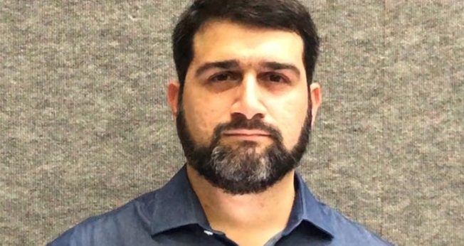 Pastor JonatasCupello é autor do livro 'O agir de Deus em meio ao Caos' e está usando o lucro das vendas para comprar cestas básicas para famílias necessitadas. (Foto: Arquivo pessoal)