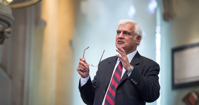 Evangelista Ravi Zacharias morreu de câncer aos 74 anos. (Foto: RZIM Zacharias Trust)