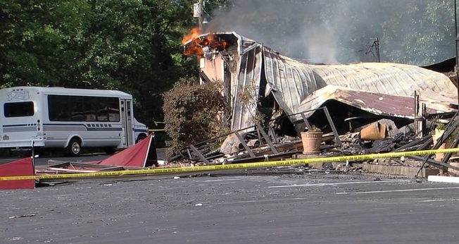 A Primeira Igreja Pentecostal de Holly Springs foi incendiada após o pastor questionar as ordens de fechamento dos templos em razão da pandemia. (Foto: ABC News)