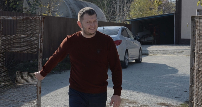 Pastor Vitaliy Bak está aguardando uma decisão do tribunal de sua cidade para saber se a ordem de demolição de sua casa será cumprida ou não. (Foto: Alliance Defending Freedom)