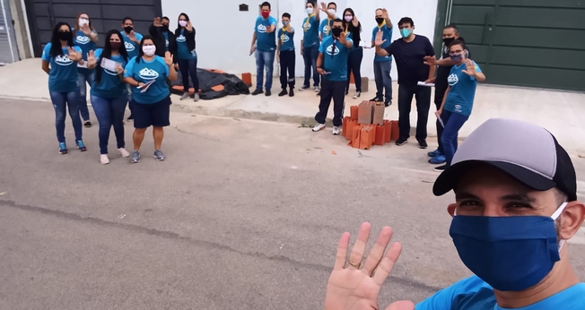 Membros da Igreja Adventista ajudaram oficina de automóveis na cidade de Salto. (Foto: Arquivo pessoal)