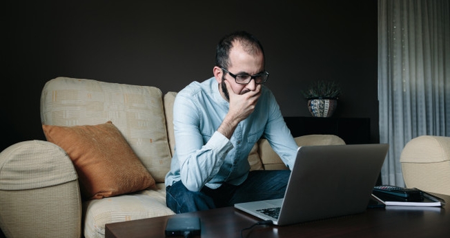 A pandemia do coronavírus tem elevado as buscas por palavras como "salvação", "Jesus" e "Deus" na internet. (Foto: Freepik)