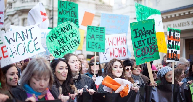 Após um referendo, a Irlanda aprovou a legalização do aborto. (Foto: Amnesty)