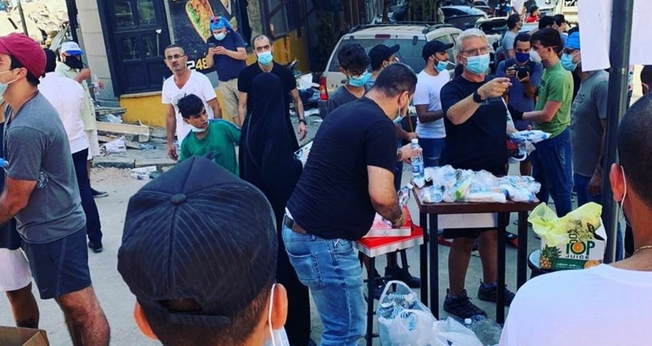 Igreja se mobiliza para levar alimentos às ruas de Beirute após explosão devastadora. (Foto: Instagram / Reprodução)