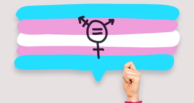 Tratamentos com hormônios para transição de gênero em crianças já têm sido oferecidos em hospitais particulares da Califórnia. (Foto: Getty Images/Zakokor)