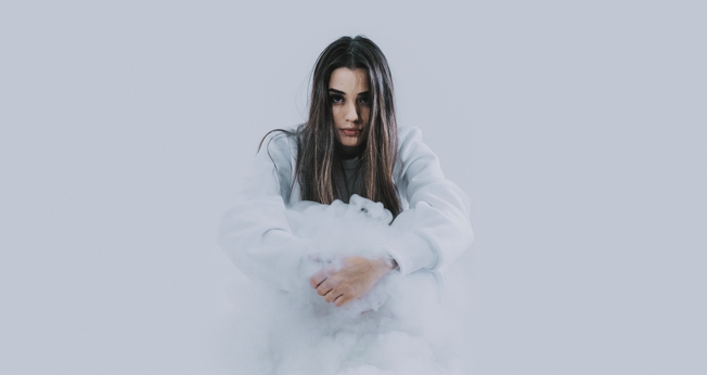 Isadora Pompeo está lançando o clipe "Processo". (Foto: Divulgação)