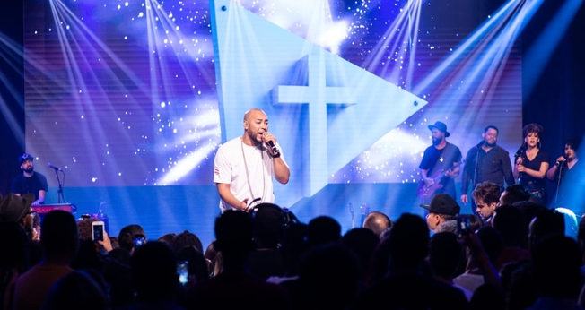 Ton Carfi está lançando o clipe "Se envergonhar por quê?". (Foto: Renan Yudi